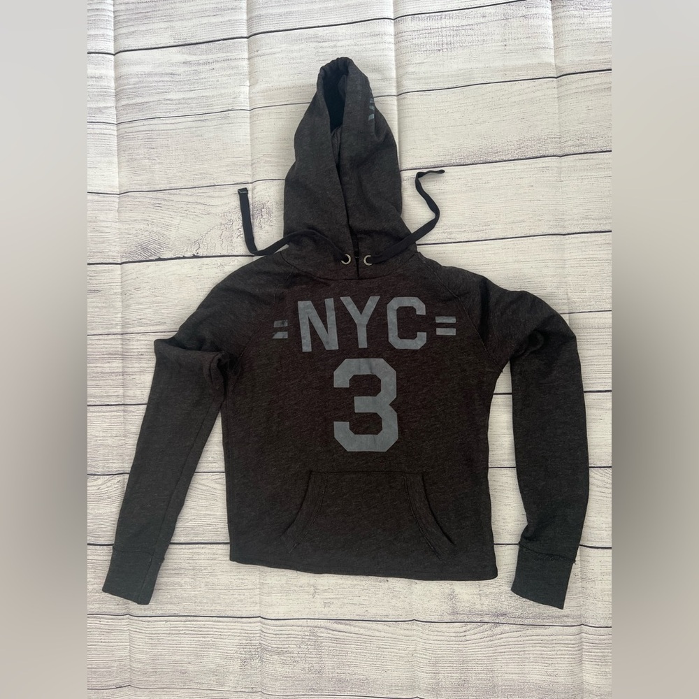 Aeropostale Women’s Smoke Gray Logo Pullover Hoodie!❤️ Size: XS gently worn.